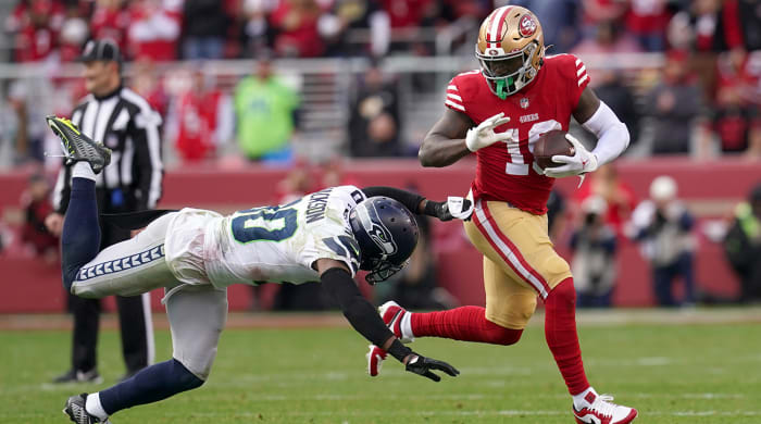 49ers wide receiver Deebo Samuel runs away from Seahawks cornerback Mike Jackson.